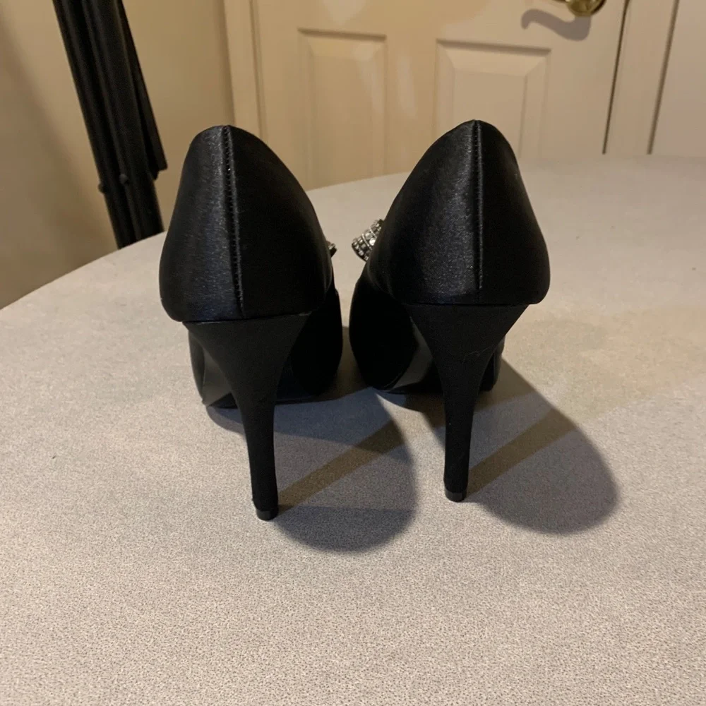 Audrey Brooke Black Embellished Satin Platform Pumps sz 8.5